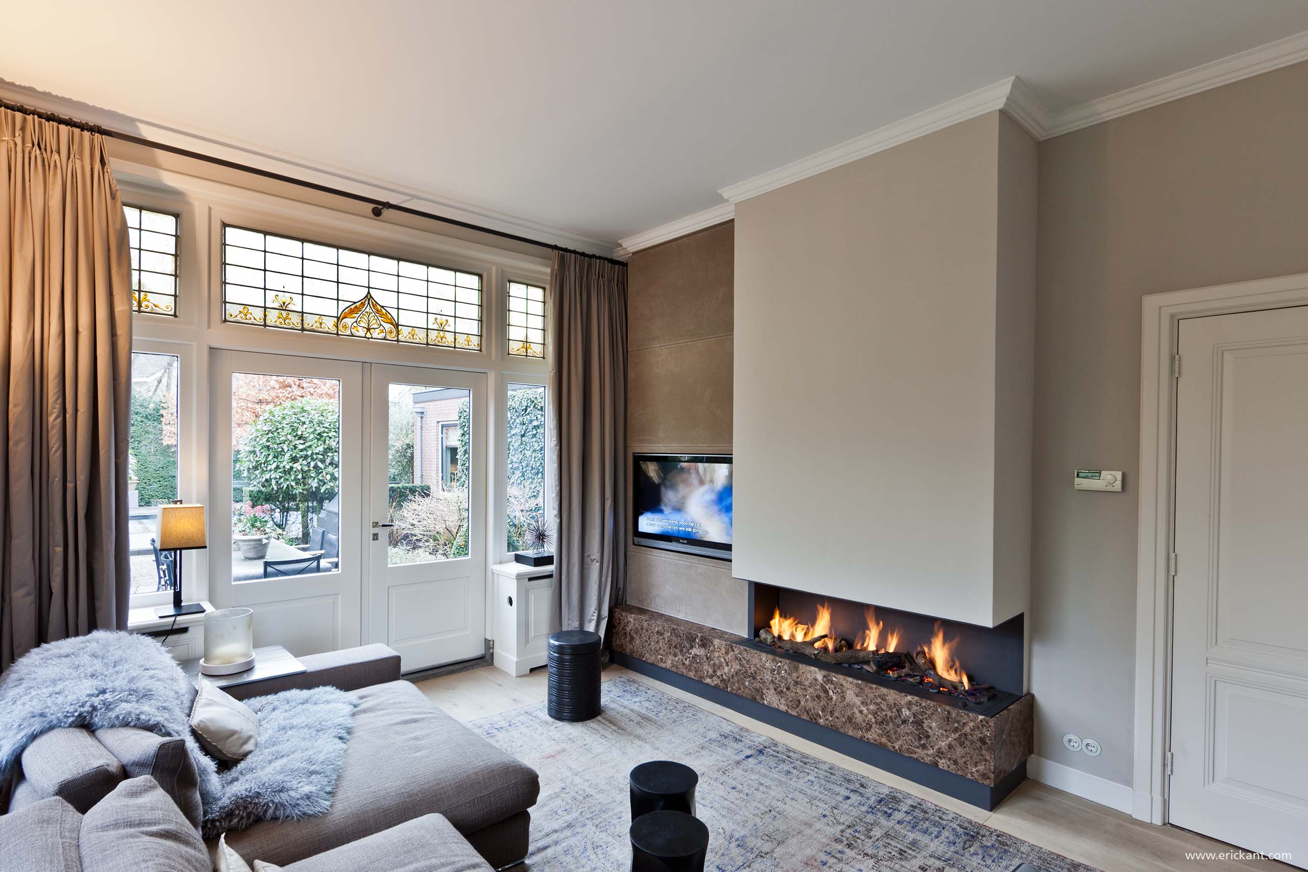 Classic Villa-livingroom fireplace-ERIC KANT.jpg