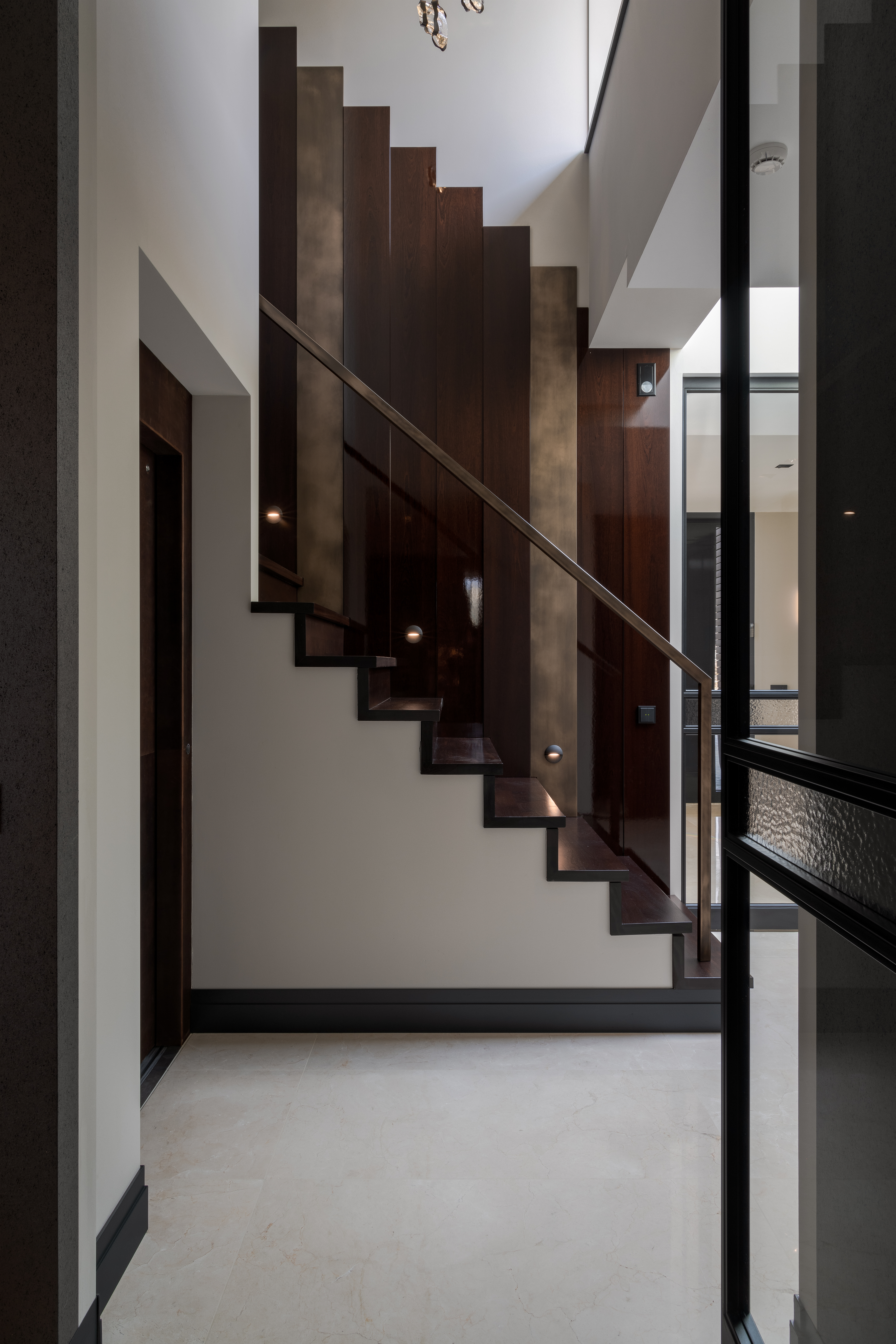 Luxury-Stairway-Design-Eric-Kant.jpg