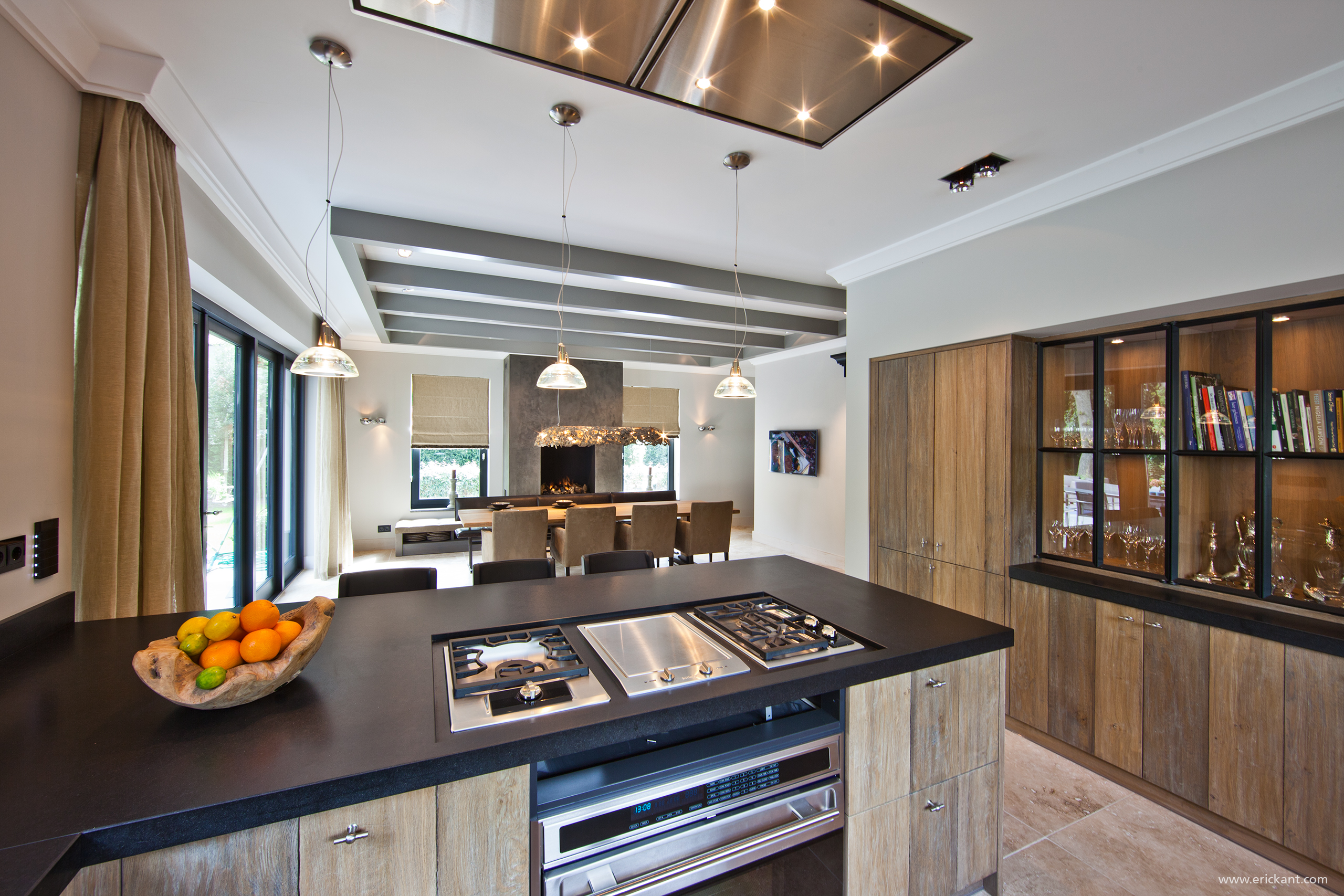 New Classic Villa-kitchen and dining-ERIC KANT.jpg