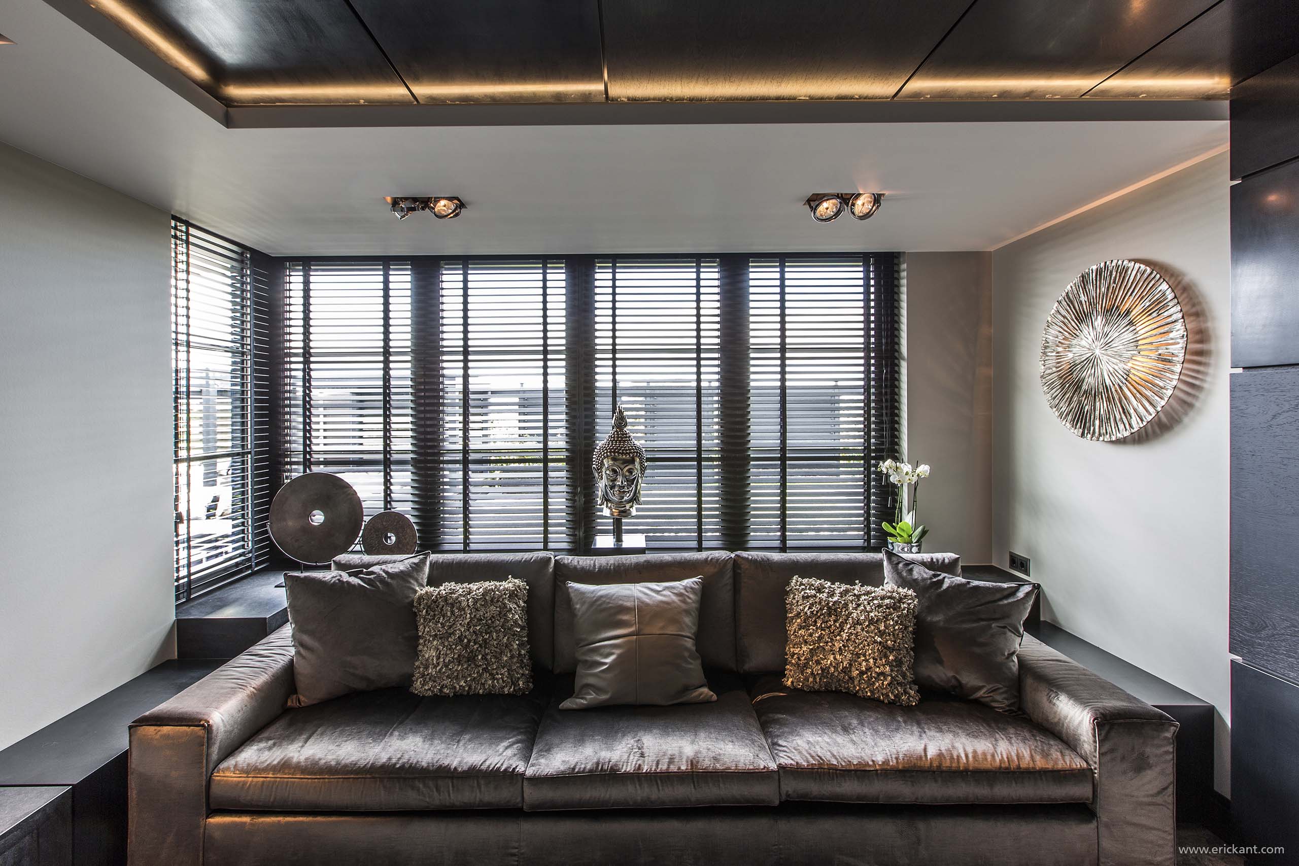 Oriental Villa-livingroom couch-ERIC KANT.jpg