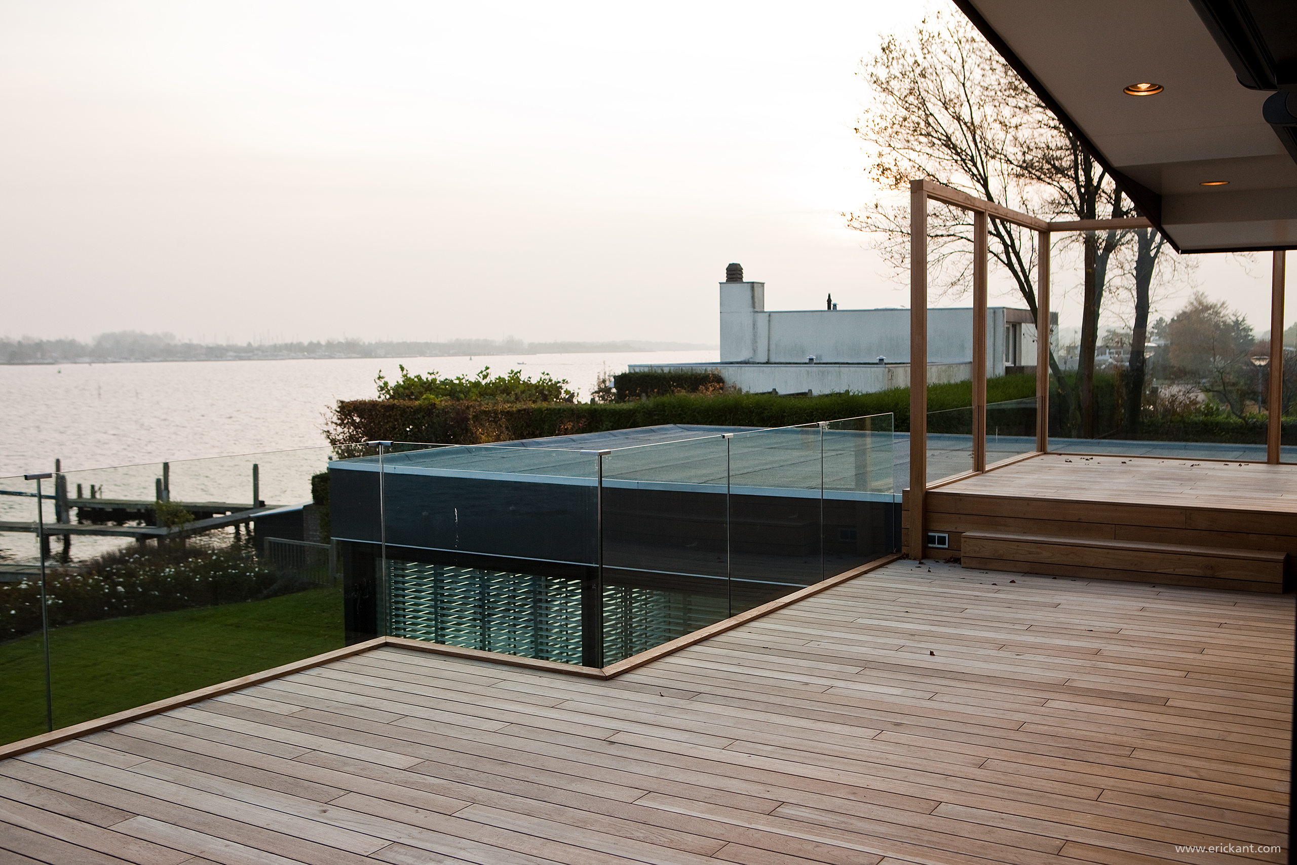 Waterfront Villa-terrace-ERIC KANT.jpg