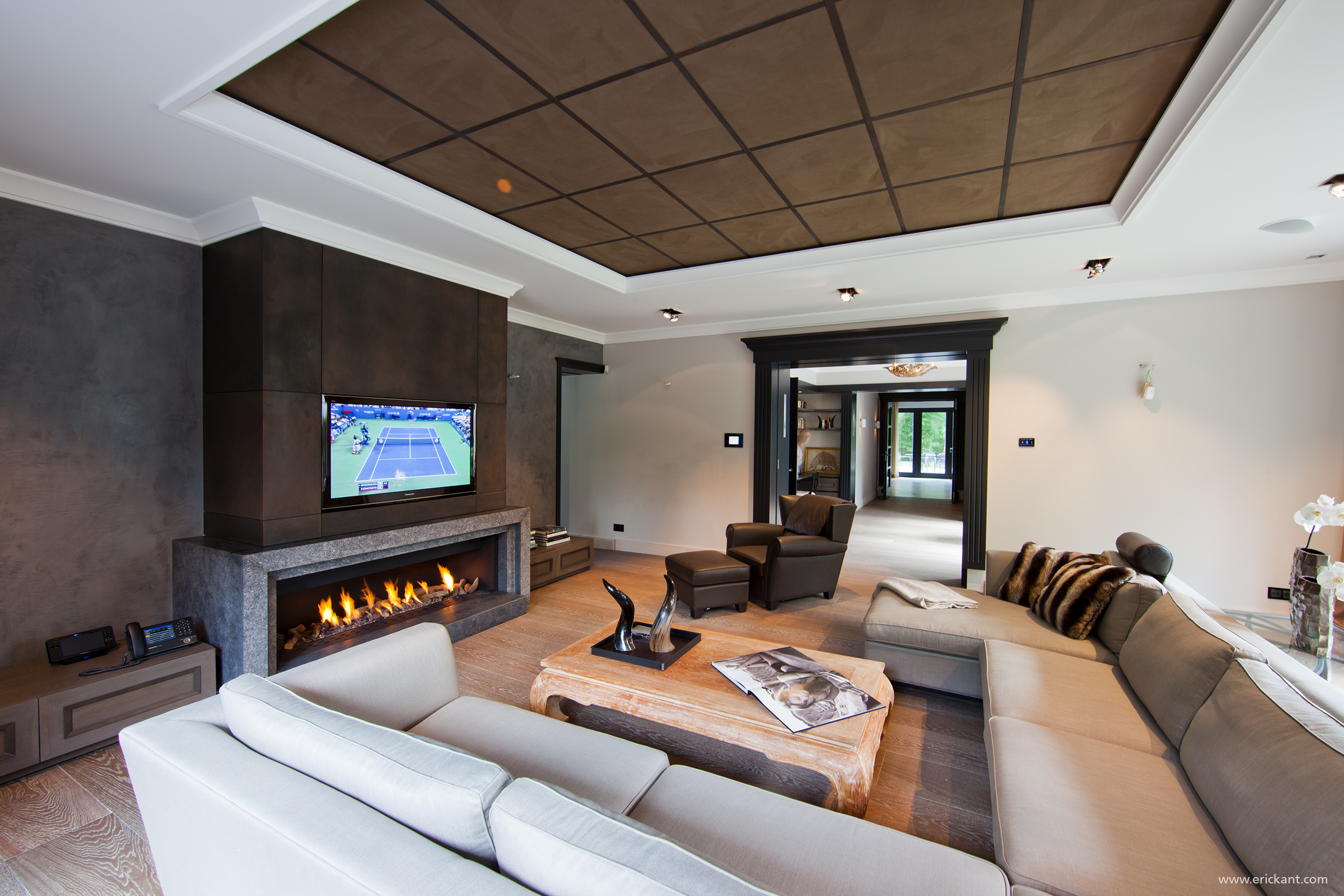 New Classic Villa-living tv open-ERIC KANT.jpg