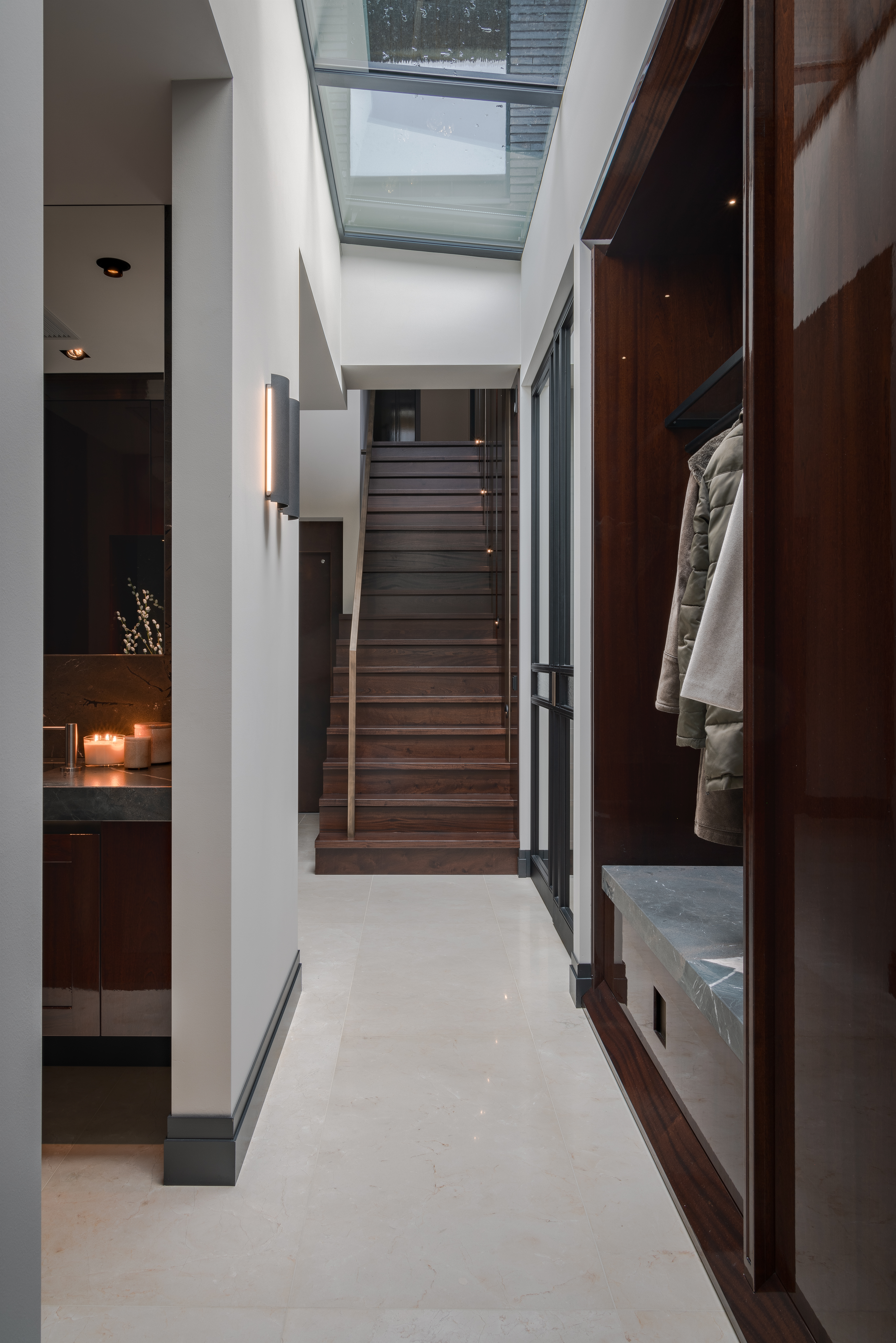 Luxury-Hallway-Design-Eric-Kant.jpg