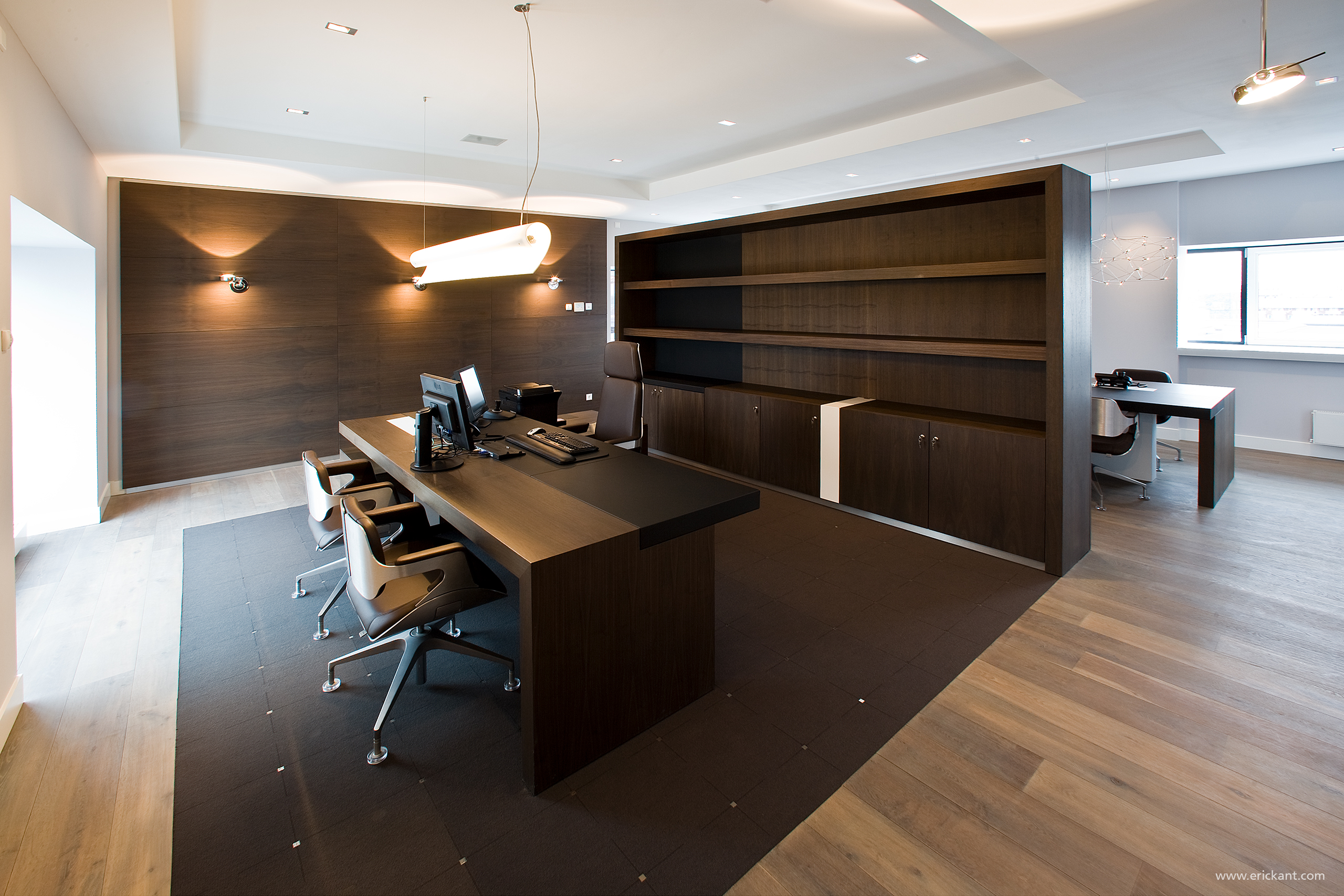 Office Rologic-office desk-ERIC KANT.jpg