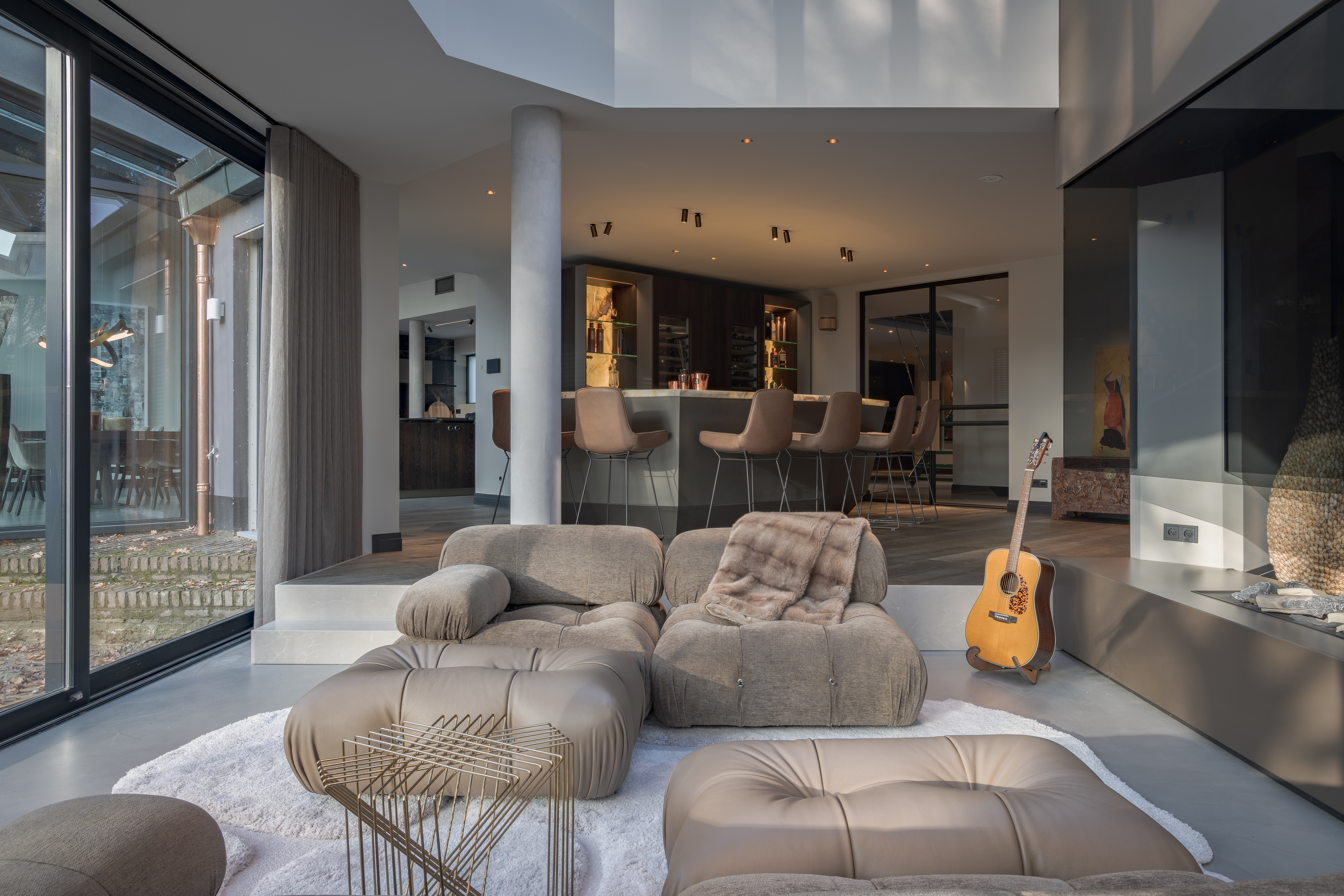 Luxury-fireplace-Bar-Design-Eric-Kant.jpg