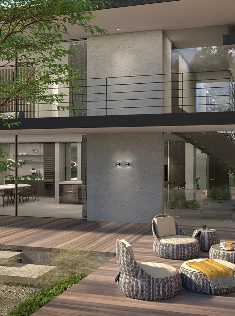 Luxe buitenruimte ontworpen door Eric Kant, met een houten vlonderterras, geweven loungemeubelen en grote glazen schuifpuien die binnen en buiten verbinden.